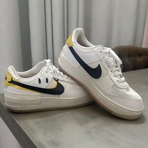 Nike White Leather Sneakers with Black Swoosh and Yellow Heel Smile size 10